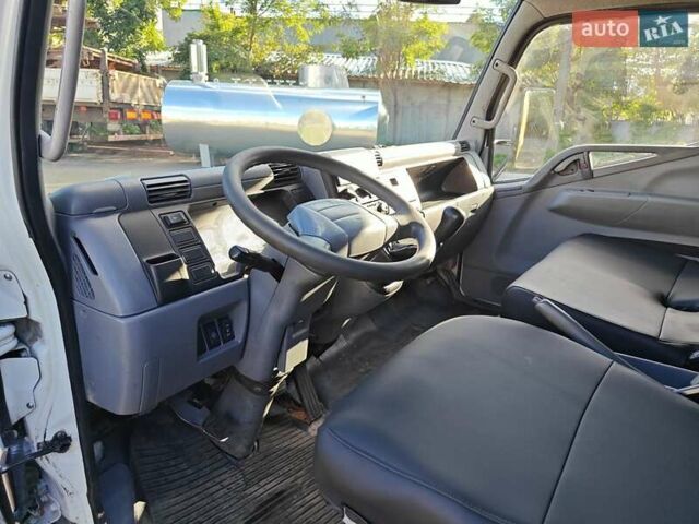 Белый Мицубиси Fuso Canter, объемом двигателя 2.98 л и пробегом 371 тыс. км за 10000 $, фото 12 на Automoto.ua