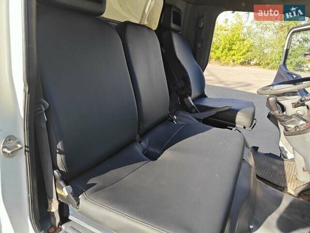 Белый Мицубиси Fuso Canter, объемом двигателя 2.98 л и пробегом 371 тыс. км за 10000 $, фото 10 на Automoto.ua