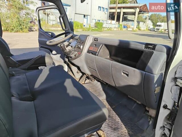 Белый Мицубиси Fuso Canter, объемом двигателя 2.98 л и пробегом 371 тыс. км за 10000 $, фото 11 на Automoto.ua