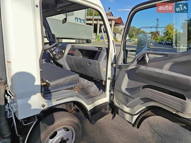 Белый Мицубиси Fuso Canter, объемом двигателя 2.98 л и пробегом 371 тыс. км за 10000 $, фото 9 на Automoto.ua