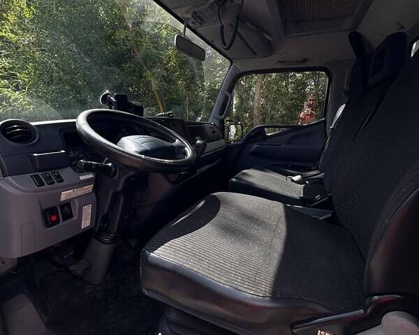 Белый Мицубиси Fuso Canter, объемом двигателя 3 л и пробегом 245 тыс. км за 20000 $, фото 18 на Automoto.ua