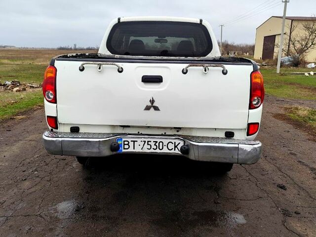 Білий Міцубісі L200, об'ємом двигуна 2.5 л та пробігом 264 тис. км за 10000 $, фото 1 на Automoto.ua
