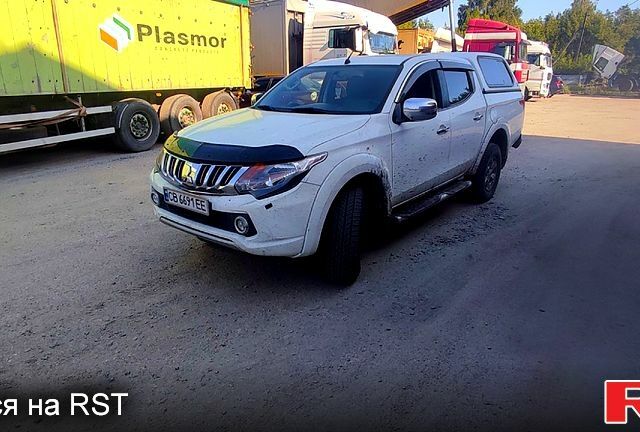 Белый Мицубиси L200, объемом двигателя 2.4 л и пробегом 330 тыс. км за 15000 $, фото 1 на Automoto.ua