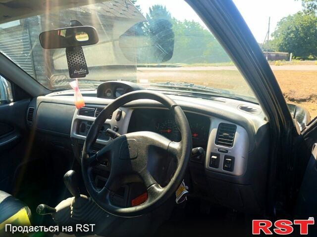 Черный Мицубиси L200, объемом двигателя 2.5 л и пробегом 142 тыс. км за 3700 $, фото 1 на Automoto.ua