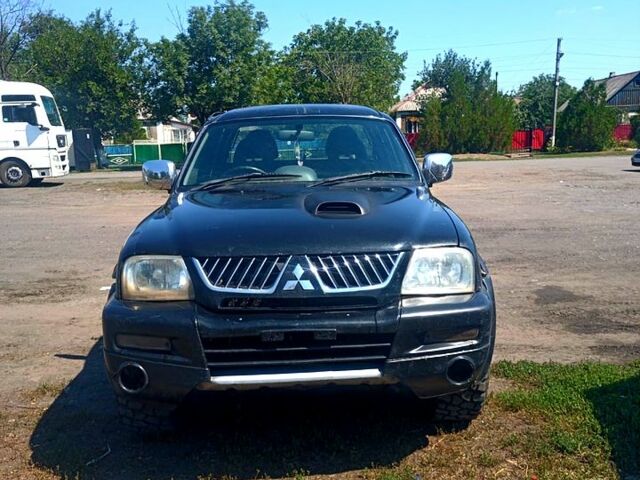 Черный Мицубиси L200, объемом двигателя 2.5 л и пробегом 142 тыс. км за 3700 $, фото 2 на Automoto.ua