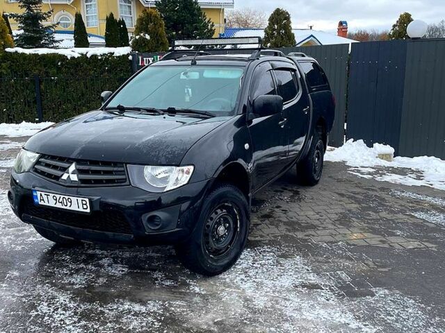 Черный Мицубиси L200, объемом двигателя 2.5 л и пробегом 226 тыс. км за 13900 $, фото 2 на Automoto.ua