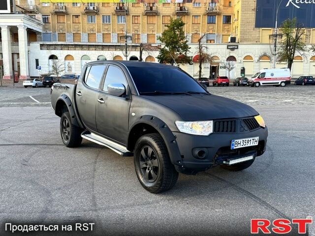 Синій Міцубісі L200, об'ємом двигуна 2.5 л та пробігом 140 тис. км за 8500 $, фото 2 на Automoto.ua