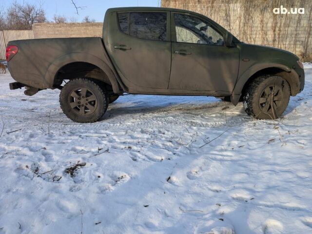 Зелений Міцубісі L200, об'ємом двигуна 2.5 л та пробігом 177 тис. км за 5300 $, фото 1 на Automoto.ua