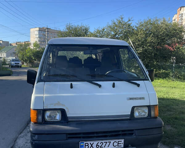 Белый Мицубиси L 300, объемом двигателя 2 л и пробегом 298 тыс. км за 1900 $, фото 1 на Automoto.ua