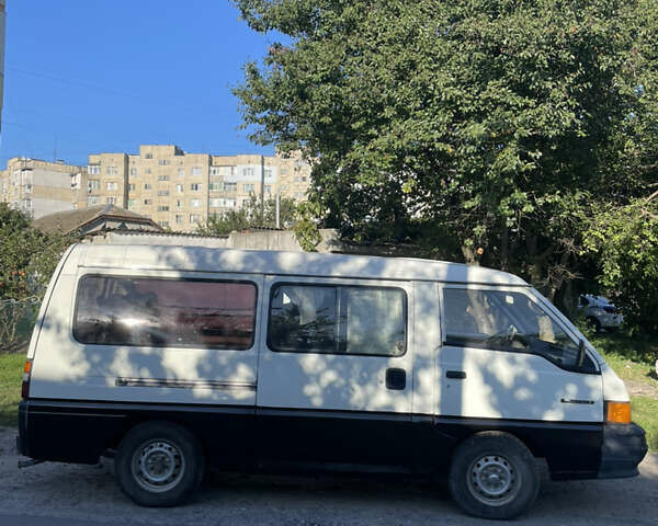 Белый Мицубиси L 300, объемом двигателя 2 л и пробегом 298 тыс. км за 1900 $, фото 3 на Automoto.ua