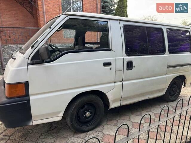 Белый Мицубиси L 300, объемом двигателя 2 л и пробегом 400 тыс. км за 1600 $, фото 2 на Automoto.ua