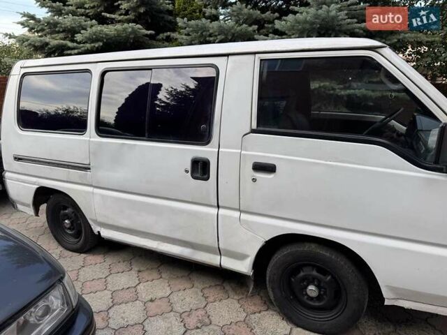 Белый Мицубиси L 300, объемом двигателя 2 л и пробегом 400 тыс. км за 1600 $, фото 3 на Automoto.ua
