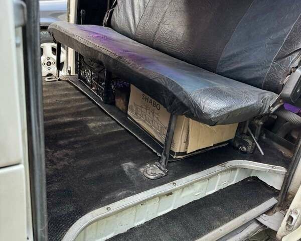 Белый Мицубиси L 300, объемом двигателя 2 л и пробегом 400 тыс. км за 1600 $, фото 4 на Automoto.ua