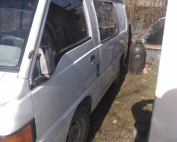 Белый Мицубиси L 300, объемом двигателя 2 л и пробегом 350 тыс. км за 1000 $, фото 4 на Automoto.ua