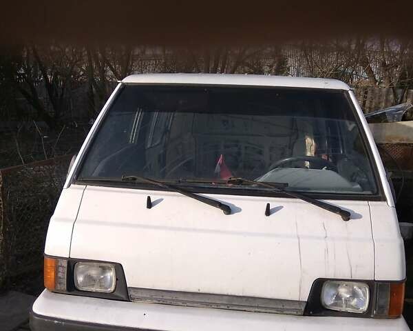 Белый Мицубиси L 300, объемом двигателя 2 л и пробегом 350 тыс. км за 1000 $, фото 1 на Automoto.ua