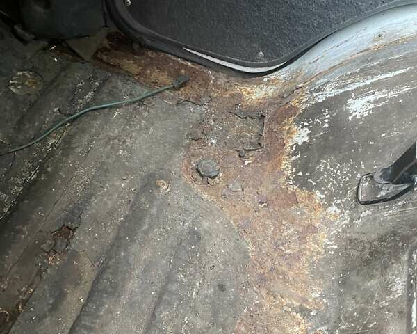 Белый Мицубиси L 300, объемом двигателя 2 л и пробегом 350 тыс. км за 1000 $, фото 8 на Automoto.ua