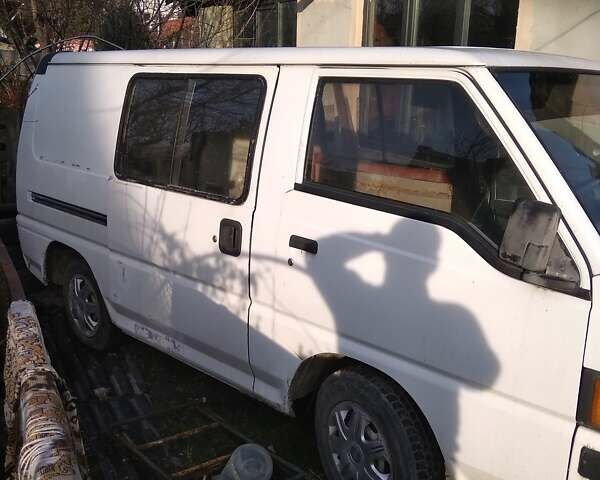 Белый Мицубиси L 300, объемом двигателя 2 л и пробегом 350 тыс. км за 1000 $, фото 2 на Automoto.ua