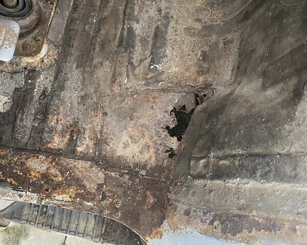 Белый Мицубиси L 300, объемом двигателя 2 л и пробегом 350 тыс. км за 1000 $, фото 7 на Automoto.ua