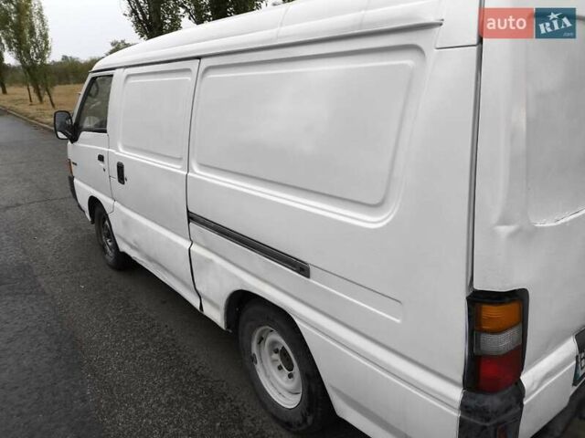 Белый Мицубиси L 300, объемом двигателя 2.48 л и пробегом 500 тыс. км за 1800 $, фото 1 на Automoto.ua