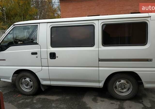 Белый Мицубиси L 300, объемом двигателя 2.5 л и пробегом 365 тыс. км за 3000 $, фото 16 на Automoto.ua