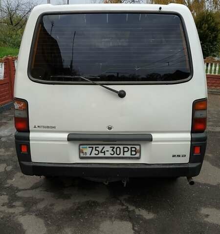 Белый Мицубиси L 300, объемом двигателя 2.5 л и пробегом 365 тыс. км за 3000 $, фото 18 на Automoto.ua