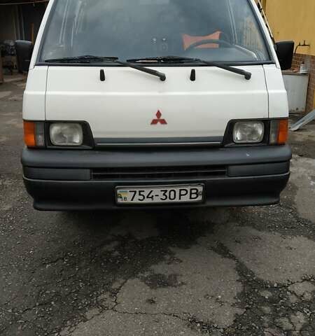 Белый Мицубиси L 300, объемом двигателя 2.5 л и пробегом 365 тыс. км за 3000 $, фото 13 на Automoto.ua