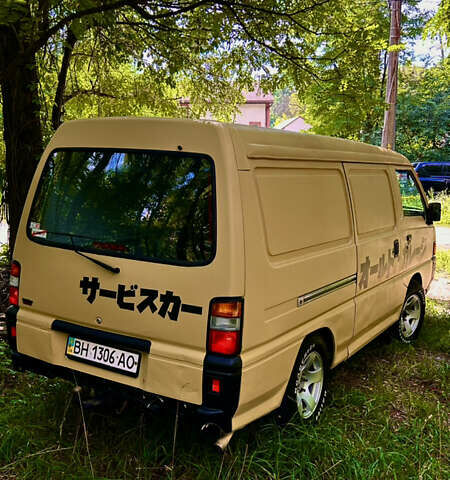 Бежевый Мицубиси L 300, объемом двигателя 2.5 л и пробегом 415 тыс. км за 4200 $, фото 4 на Automoto.ua