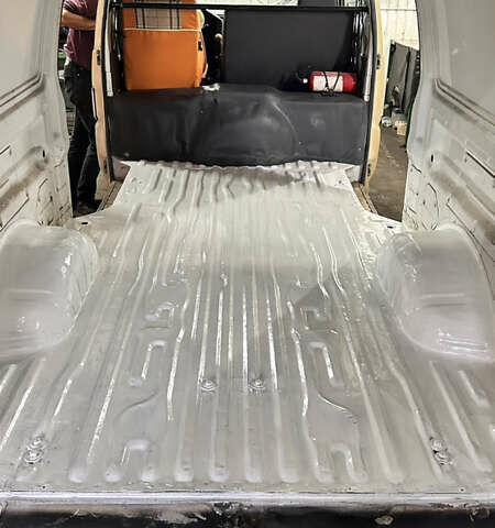 Бежевый Мицубиси L 300, объемом двигателя 2.5 л и пробегом 415 тыс. км за 4200 $, фото 27 на Automoto.ua