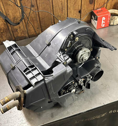 Бежевый Мицубиси L 300, объемом двигателя 2.5 л и пробегом 415 тыс. км за 4200 $, фото 19 на Automoto.ua