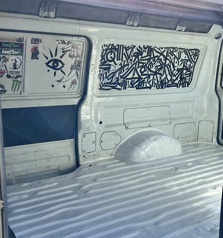 Бежевый Мицубиси L 300, объемом двигателя 2.5 л и пробегом 415 тыс. км за 4200 $, фото 26 на Automoto.ua