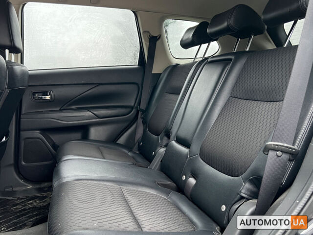 Чорний Міцубісі Outlander PHEV, об'ємом двигуна 2 л та пробігом 247 тис. км за 14000 $, фото 11 на Automoto.ua