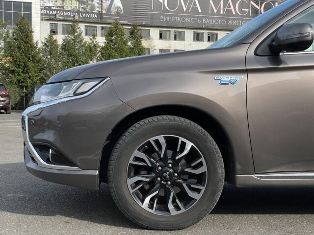 Коричневий Міцубісі Outlander PHEV, об'ємом двигуна 2 л та пробігом 182 тис. км за 19290 $, фото 3 на Automoto.ua