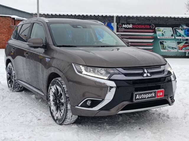 Коричневий Міцубісі Outlander PHEV, об'ємом двигуна 2 л та пробігом 105 тис. км за 22990 $, фото 2 на Automoto.ua