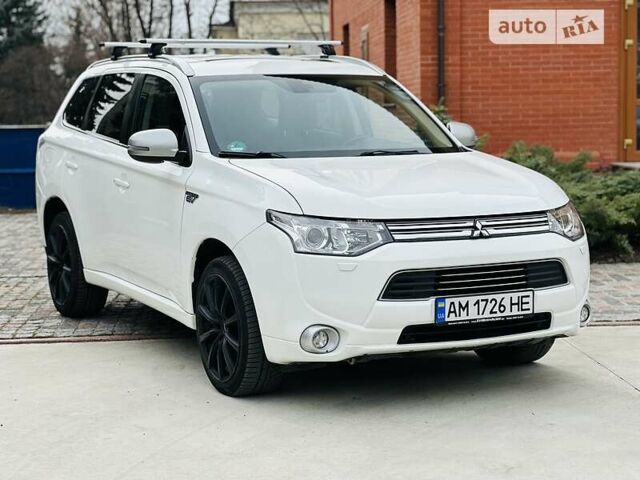 Мицубиси Outlander PHEV, объемом двигателя 2 л и пробегом 266 тыс. км за 15999 $, фото 9 на Automoto.ua