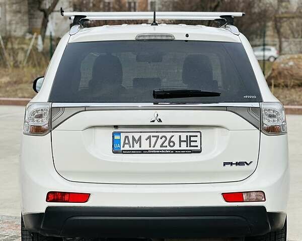 Мицубиси Outlander PHEV, объемом двигателя 2 л и пробегом 266 тыс. км за 15999 $, фото 5 на Automoto.ua