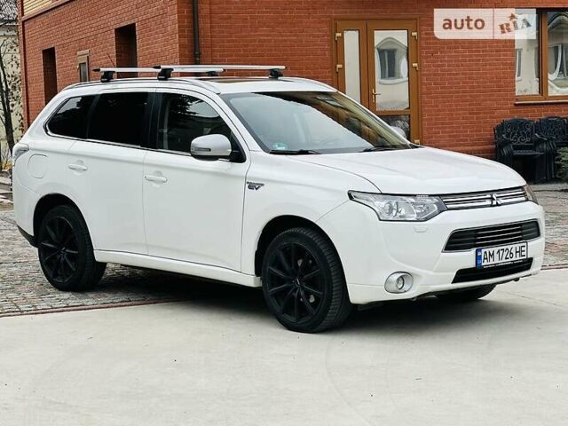 Мицубиси Outlander PHEV, объемом двигателя 2 л и пробегом 266 тыс. км за 15999 $, фото 10 на Automoto.ua