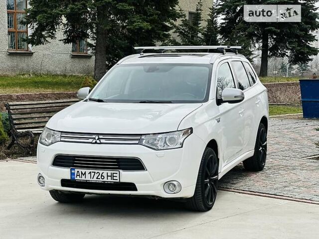 Мицубиси Outlander PHEV, объемом двигателя 2 л и пробегом 266 тыс. км за 15999 $, фото 2 на Automoto.ua