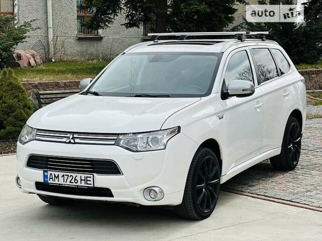 Мицубиси Outlander PHEV, объемом двигателя 2 л и пробегом 266 тыс. км за 15999 $, фото 1 на Automoto.ua