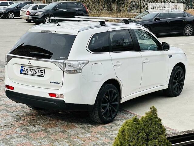 Мицубиси Outlander PHEV, объемом двигателя 2 л и пробегом 266 тыс. км за 15999 $, фото 7 на Automoto.ua