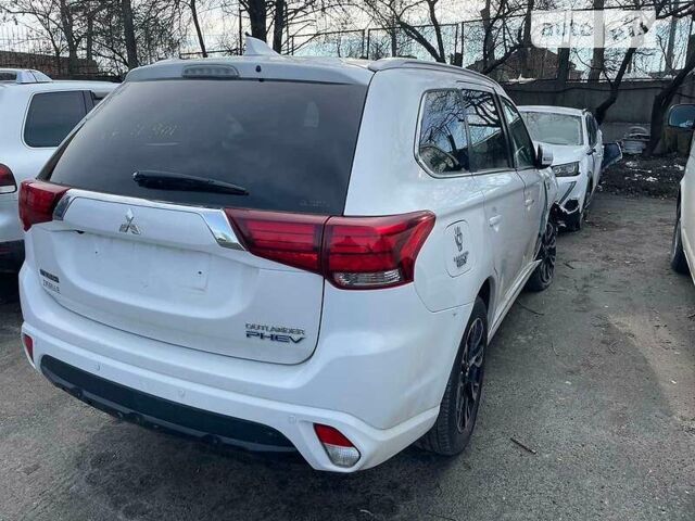 Міцубісі Outlander PHEV, об'ємом двигуна 0 л та пробігом 50 тис. км за 18500 $, фото 5 на Automoto.ua