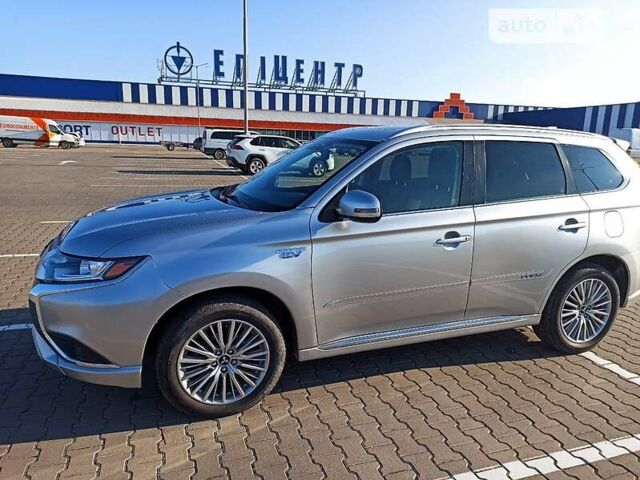 Мицубиси Outlander PHEV, объемом двигателя 2 л и пробегом 38 тыс. км за 25500 $, фото 1 на Automoto.ua