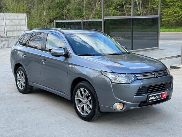 Серый Мицубиси Outlander PHEV, объемом двигателя 2 л и пробегом 242 тыс. км за 15990 $, фото 4 на Automoto.ua