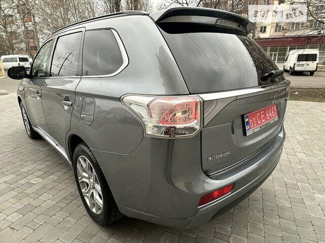 Серый Мицубиси Outlander PHEV, объемом двигателя 2 л и пробегом 147 тыс. км за 16799 $, фото 9 на Automoto.ua