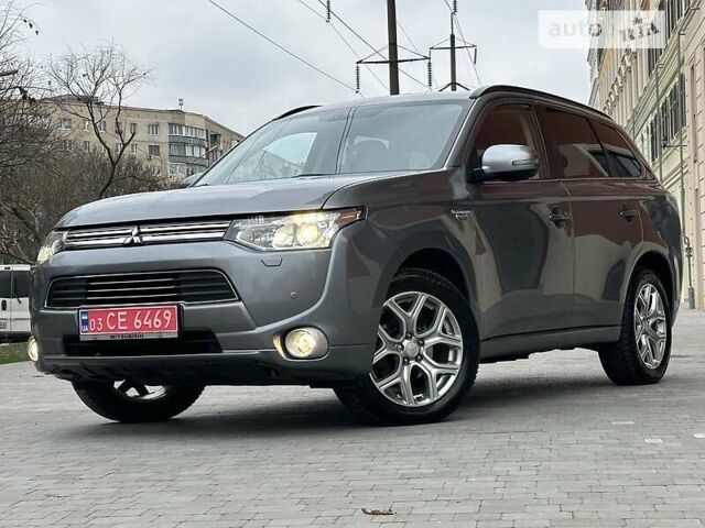 Серый Мицубиси Outlander PHEV, объемом двигателя 2 л и пробегом 147 тыс. км за 16799 $, фото 1 на Automoto.ua