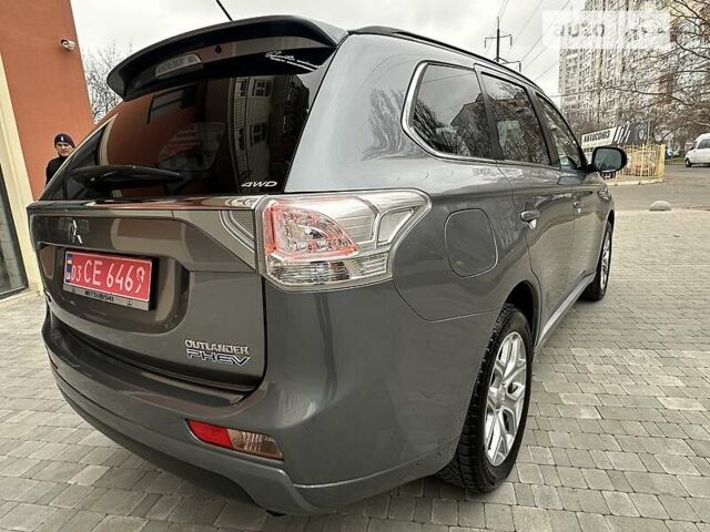 Серый Мицубиси Outlander PHEV, объемом двигателя 2 л и пробегом 147 тыс. км за 16799 $, фото 7 на Automoto.ua