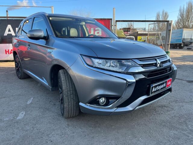 Серый Мицубиси Outlander PHEV, объемом двигателя 2 л и пробегом 176 тыс. км за 21990 $, фото 6 на Automoto.ua