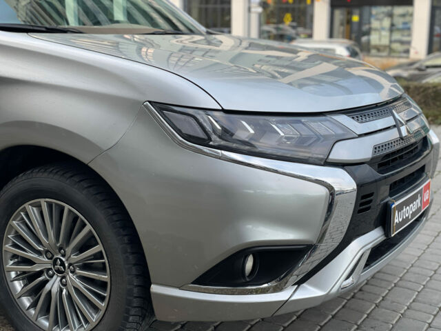 Сірий Міцубісі Outlander PHEV, об'ємом двигуна 2.4 л та пробігом 13 тис. км за 31990 $, фото 9 на Automoto.ua