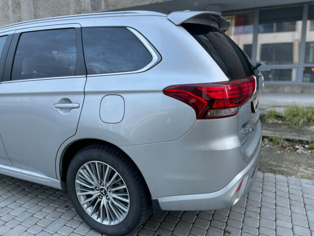 Сірий Міцубісі Outlander PHEV, об'ємом двигуна 2.4 л та пробігом 13 тис. км за 31990 $, фото 16 на Automoto.ua