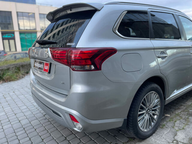 Серый Мицубиси Outlander PHEV, объемом двигателя 2.4 л и пробегом 13 тыс. км за 31490 $, фото 15 на Automoto.ua