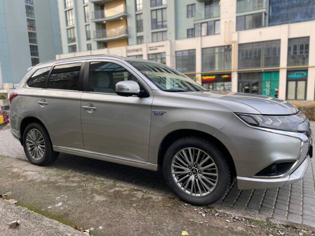 Сірий Міцубісі Outlander PHEV, об'ємом двигуна 2.4 л та пробігом 13 тис. км за 31990 $, фото 6 на Automoto.ua